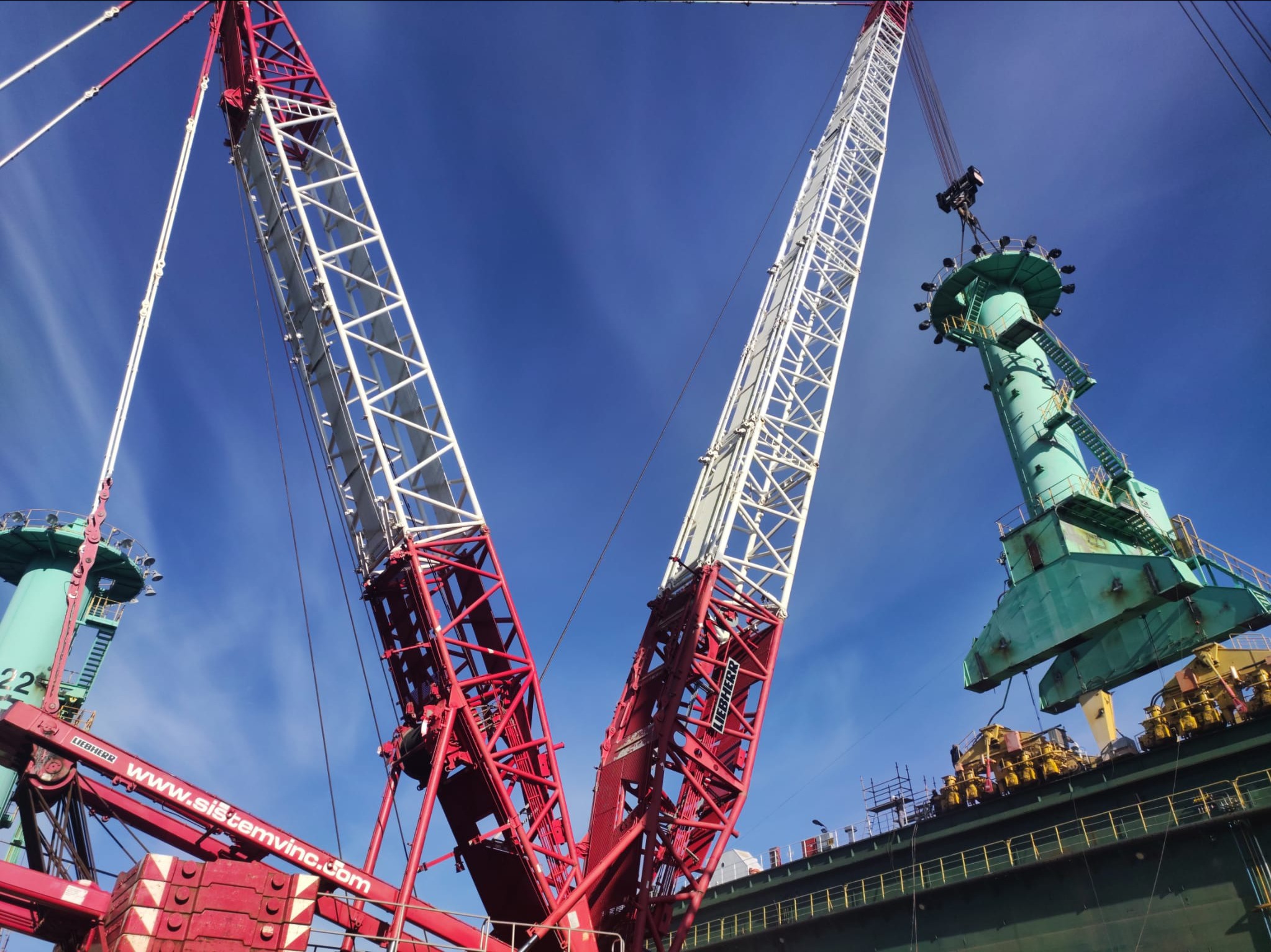 KUZEYSTAR SHIPYARD – SHIP CRANE INSTALLATION